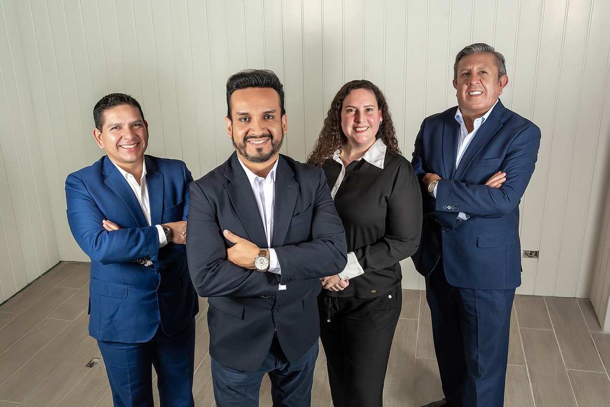 Equipo de CENTRO presentando estrategia y alineamiento tecnológico